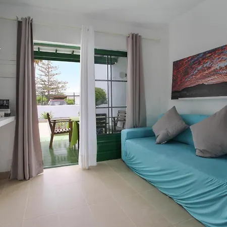 Apartment Charming Apartment: Pool-side Retreat *