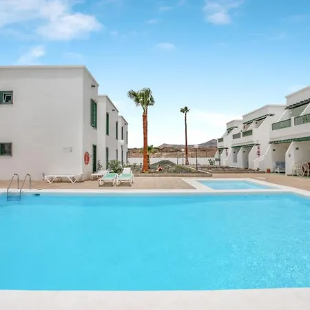Charming In With Shared Pool - 50 M² Daire