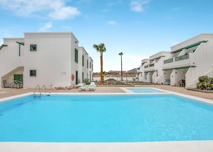 Charming In With Shared Pool - 50 M² * Тиас