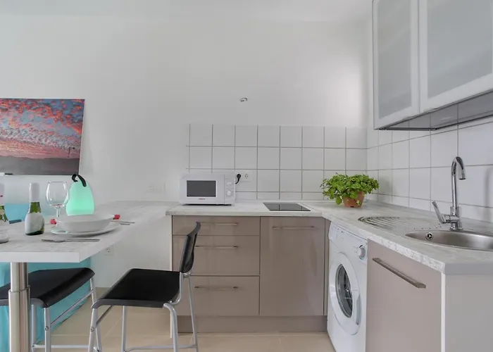 Апартаменты Charming In With Shared Pool - 50 M²